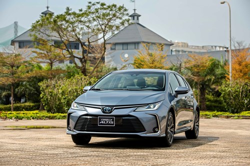 Toyota Việt Nam chính thức giới thiệu Toyota Corolla Altis hoàn toàn mới